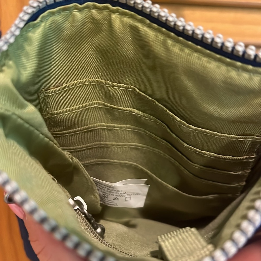 Baggallini cross body - like new! - Picture 3 of 3